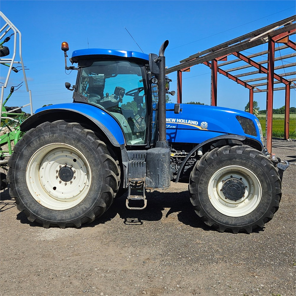 New Holland T7.235 Power Command - Traktor: bilde 2 New Holland T7.235 Power Command - Traktor: bilde 2