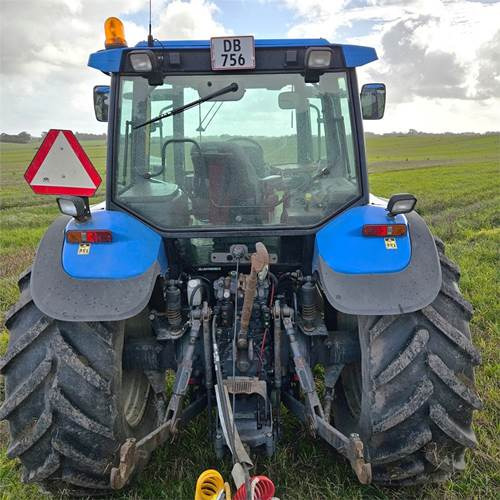 New Holland TM165 - Traktor: bilde 5 New Holland TM165 - Traktor: bilde 5