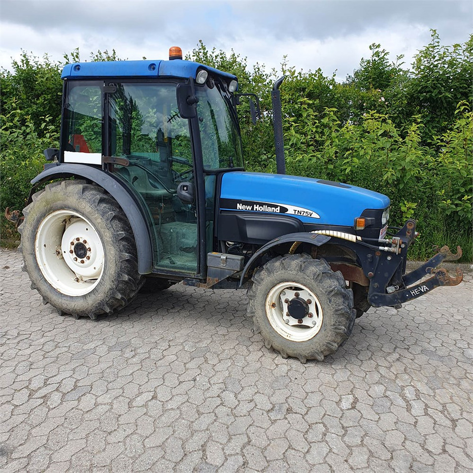 New Holland TN75 V - Traktor: bilde 2 New Holland TN75 V - Traktor: bilde 2