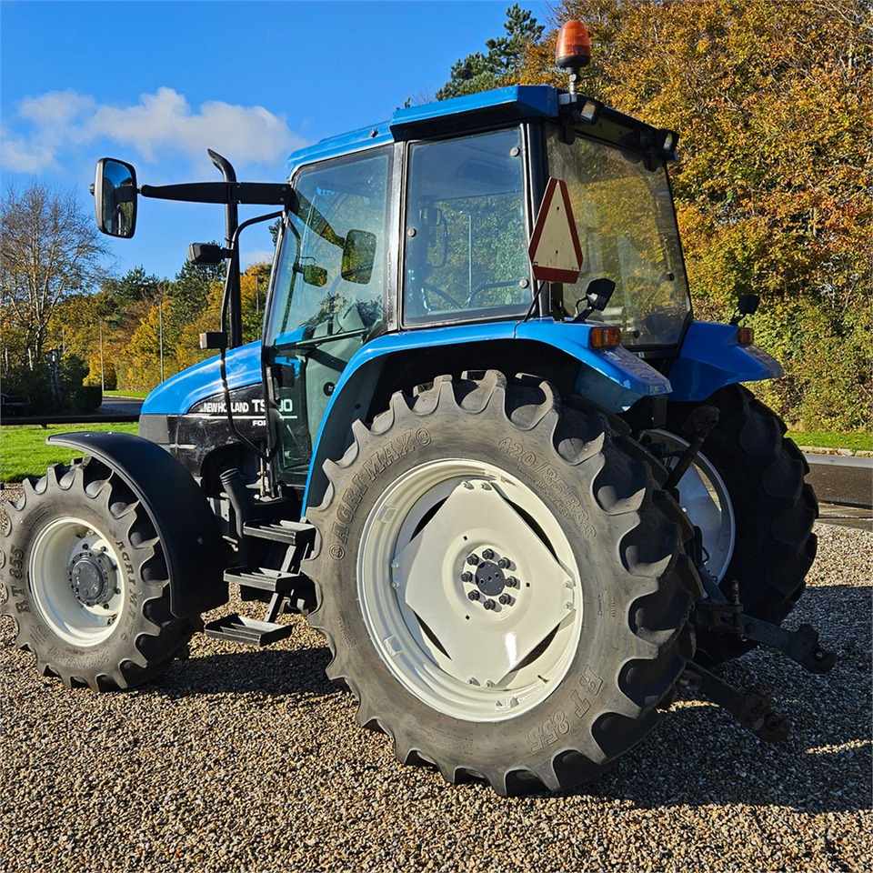 New Holland TS 100 - Traktor: bilde 4 New Holland TS 100 - Traktor: bilde 4