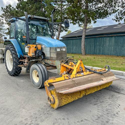 New Holland TS90 - Traktor: bilde 1 New Holland TS90 - Traktor: bilde 1