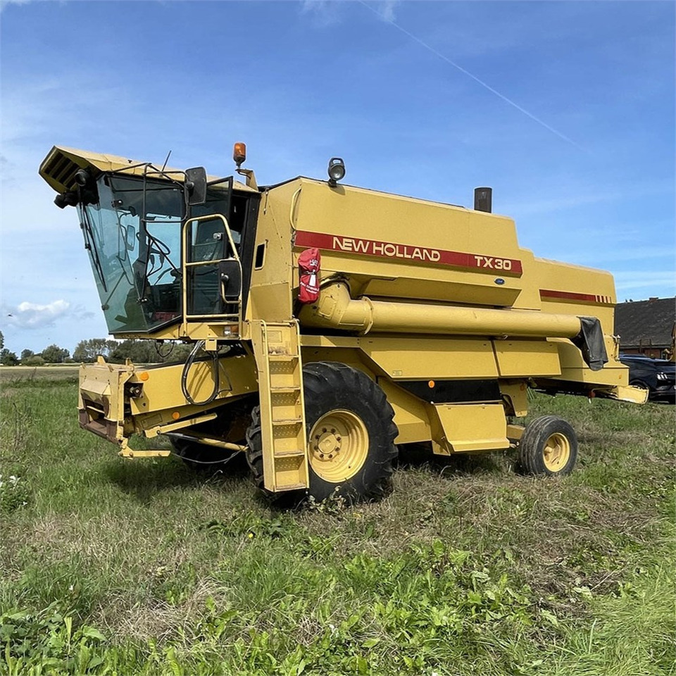 New Holland TX 30 - Skurtresker: bilde 1 New Holland TX 30 - Skurtresker: bilde 1