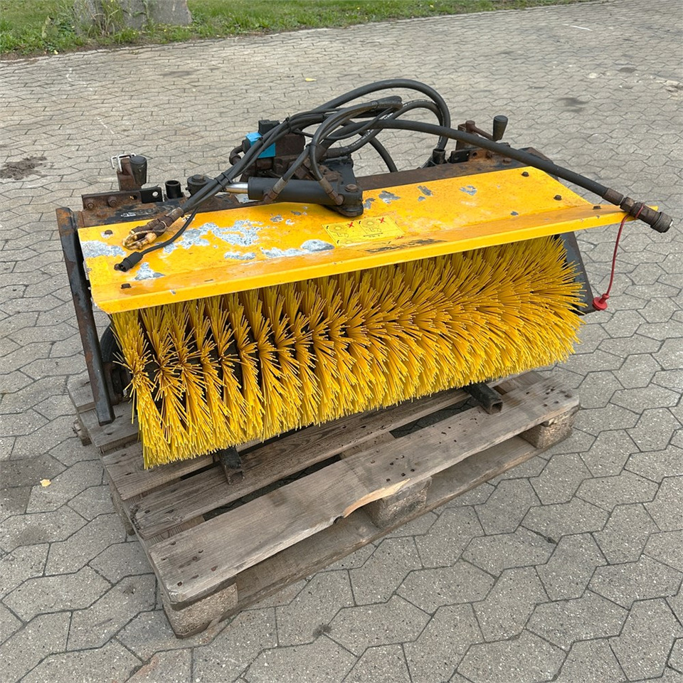 Stenballe HF 1300 LF - Kostemaskin: bilde 1 Stenballe HF 1300 LF - Kostemaskin: bilde 1