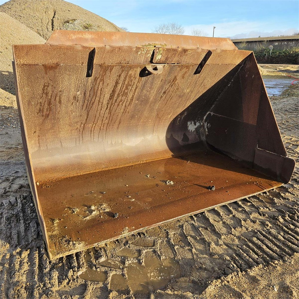 Volvo 3,8m3 - Lasterskuffe: bilde 2 Volvo 3,8m3 - Lasterskuffe: bilde 2