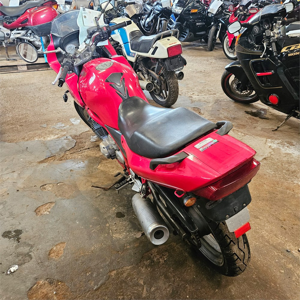 Yamaha XJ600 Diversion - Motorsykkel: bilde 3 Yamaha XJ600 Diversion - Motorsykkel: bilde 3