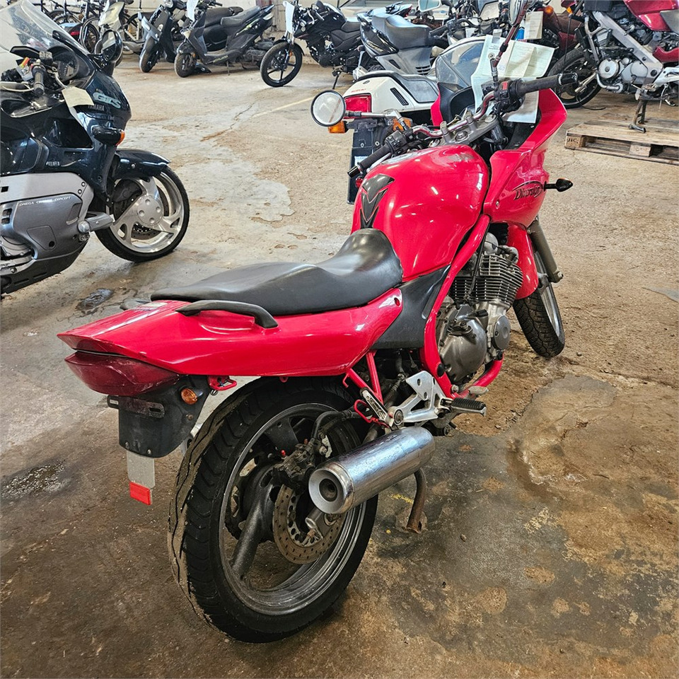 Yamaha XJ600 Diversion - Motorsykkel: bilde 5 Yamaha XJ600 Diversion - Motorsykkel: bilde 5