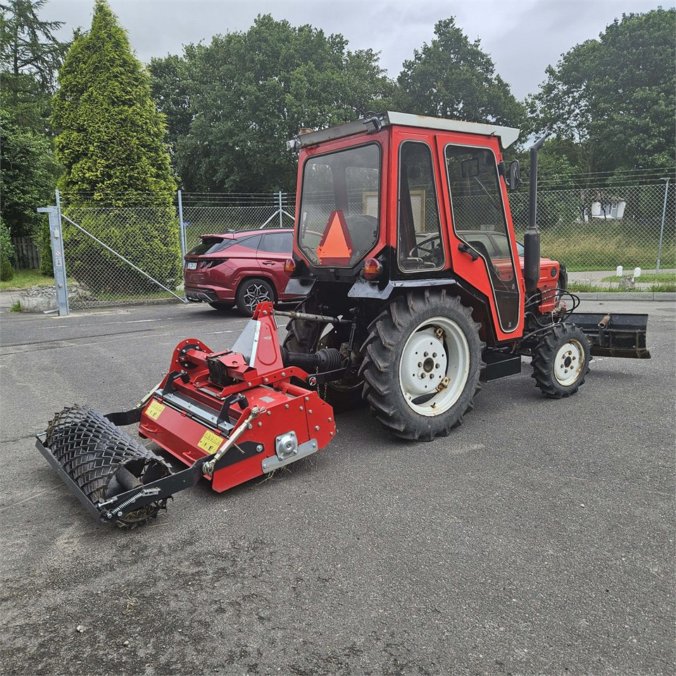 Yanmar 226 D - Kommunale traktor: bilde 2 Yanmar 226 D - Kommunale traktor: bilde 2