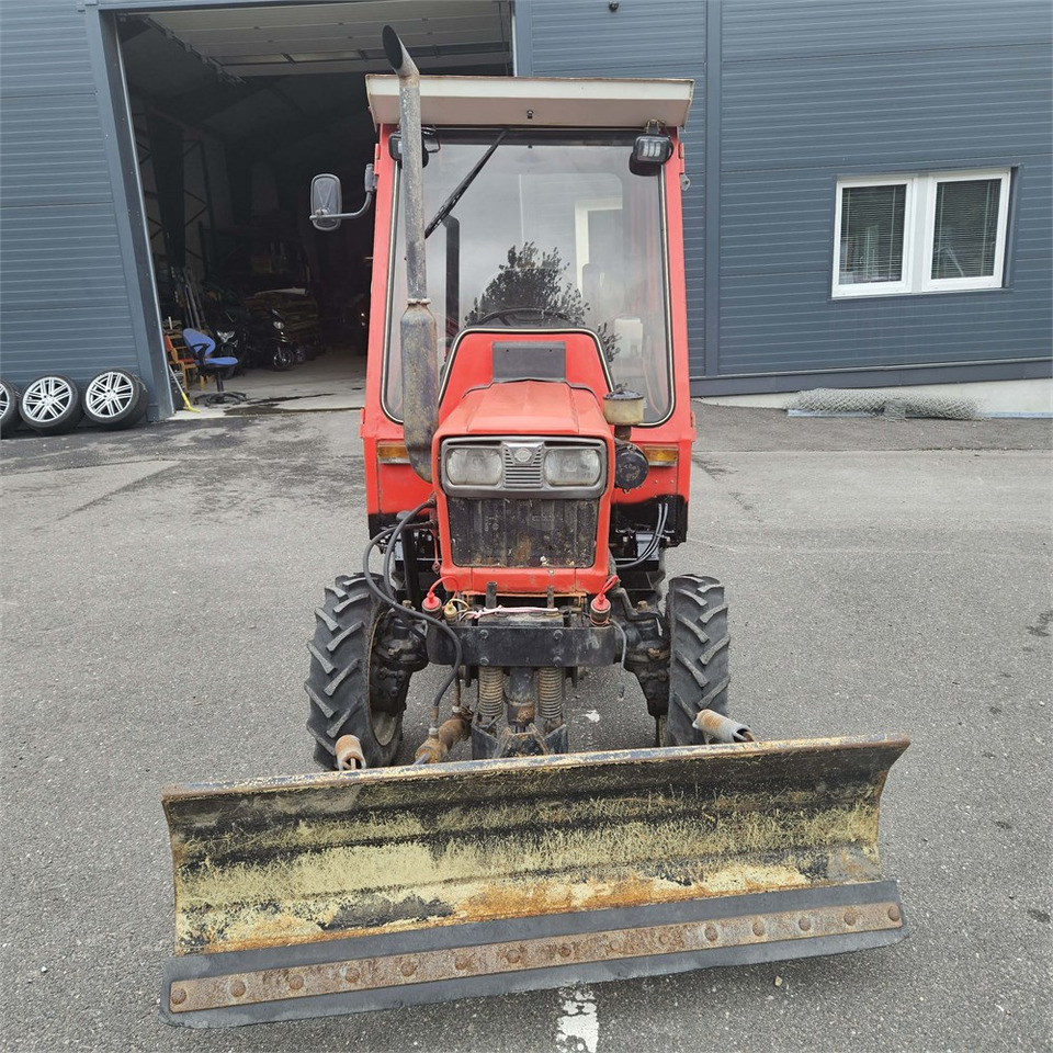 Yanmar 226 D - Kommunale traktor: bilde 5 Yanmar 226 D - Kommunale traktor: bilde 5