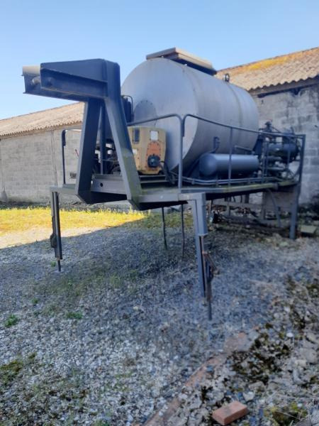 MENARD BOUILLE SUR BERCE 3000 LITRES - Bitumensprøyte: bilde 2 MENARD BOUILLE SUR BERCE 3000 LITRES - Bitumensprøyte: bilde 2