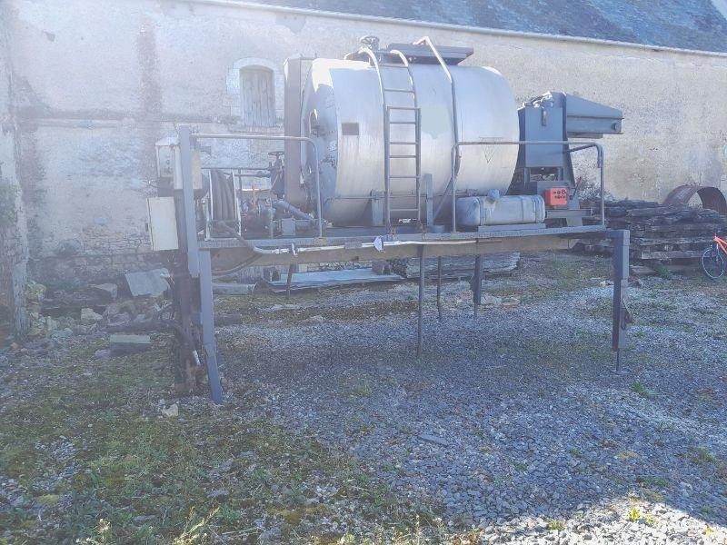 MENARD BOUILLE SUR BERCE 3000 LITRES - Bitumensprøyte: bilde 1 MENARD BOUILLE SUR BERCE 3000 LITRES - Bitumensprøyte: bilde 1