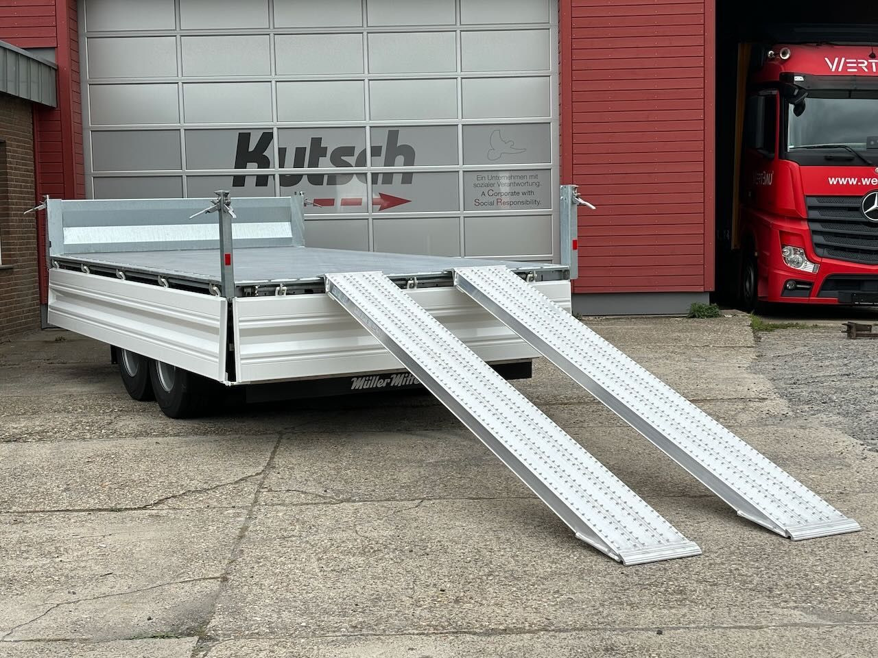 Müller-Mitteltal KA-TA-R 11,9/024 Breitreifen, Alu-Rampen, LED - Tipphenger: bilde 1 Müller-Mitteltal KA-TA-R 11,9/024 Breitreifen, Alu-Rampen, LED - Tipphenger: bilde 1