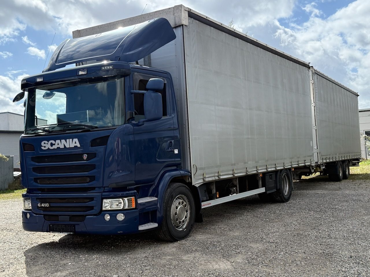 Scania G410 /4x2/Pritsche-Plane mit durchladbarem Anh. - Kapellbil: bilde 1 Scania G410 /4x2/Pritsche-Plane mit durchladbarem Anh. - Kapellbil: bilde 1