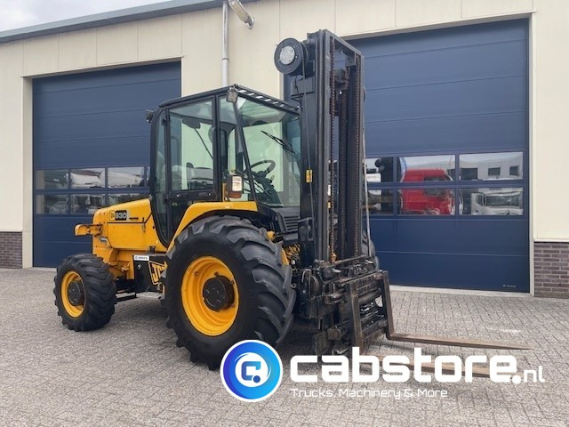 JCB 930 Off-Road forklift - Ruwterrein heftruck -Bouwjaar 2008 - 4x4 - 4WD - Side shift - Vorkverstelling - 550 cm hefhoogte - Terrenggående gaffeltruck: bilde 2 JCB 930 Off-Road forklift - Ruwterrein heftruck -Bouwjaar 2008 - 4x4 - 4WD - Side shift - Vorkverstelling - 550 cm hefhoogte - Terrenggående gaffeltruck: bilde 2