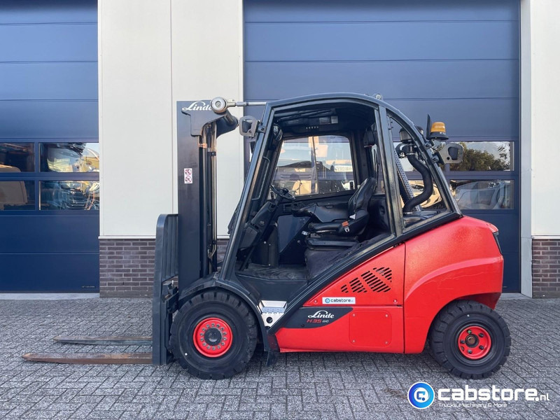Linde H35D-02 Heftruck - Bouwjaar 2013 - Draaiuren 6892 - Diesel - Side Shift - Freelift - Doorrij hoogte 217 cm !! - Dieseltruck: bilde 2 Linde H35D-02 Heftruck - Bouwjaar 2013 - Draaiuren 6892 - Diesel - Side Shift - Freelift - Doorrij hoogte 217 cm !! - Dieseltruck: bilde 2