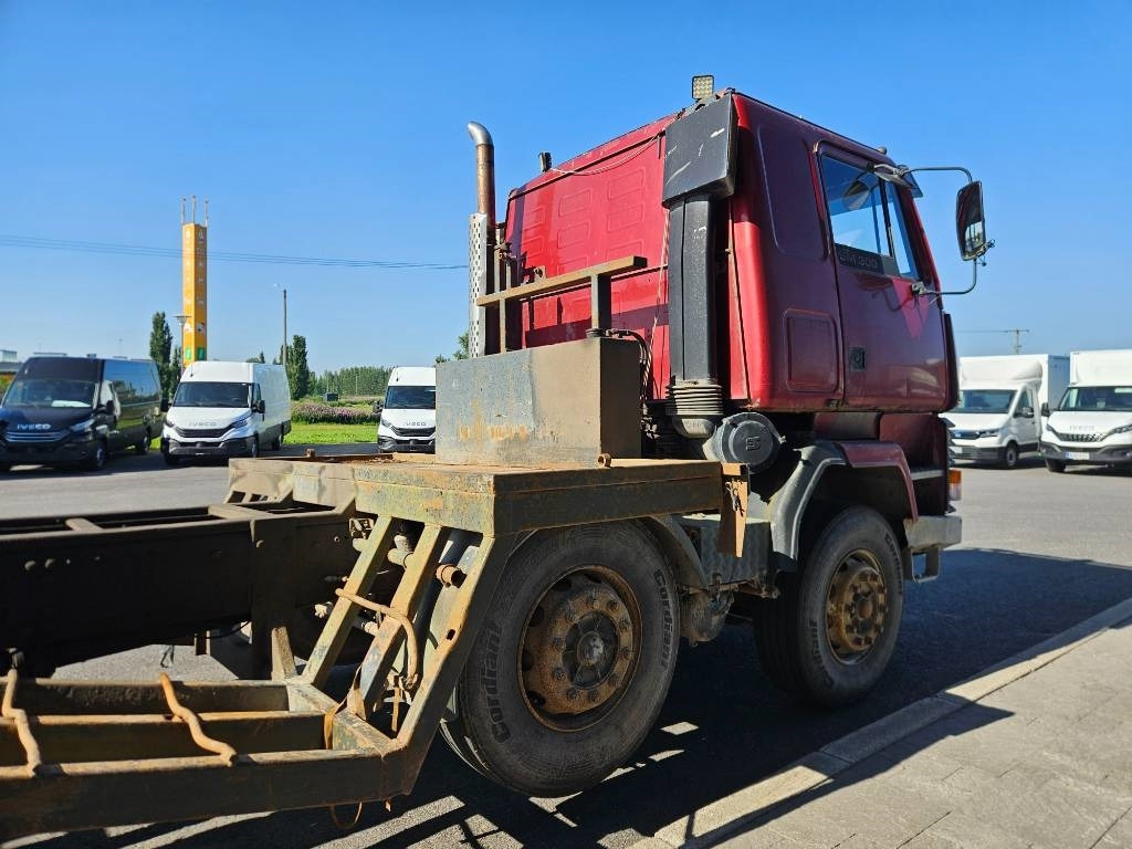 Sisu SM300 8X2 - Tømmerbil: bilde 4 Sisu SM300 8X2 - Tømmerbil: bilde 4
