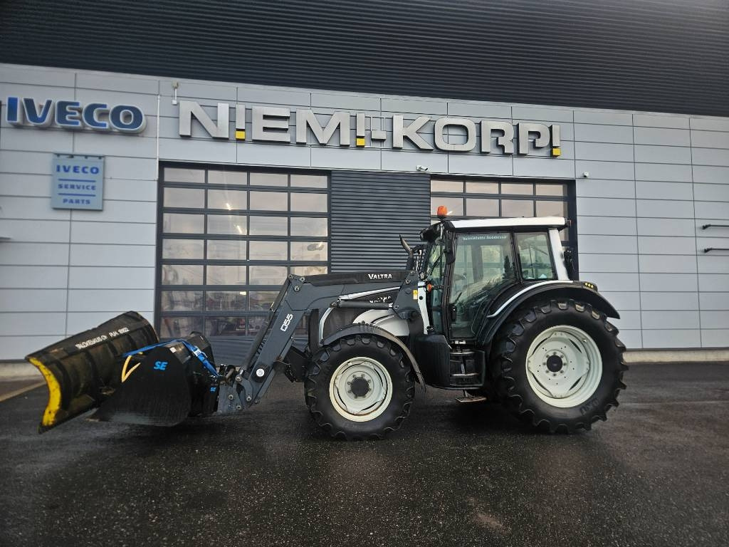 Valtra N121 HT ,53kmh, trukkipiikit, kauha, aura - Traktor: bilde 1 Valtra N121 HT ,53kmh, trukkipiikit, kauha, aura - Traktor: bilde 1