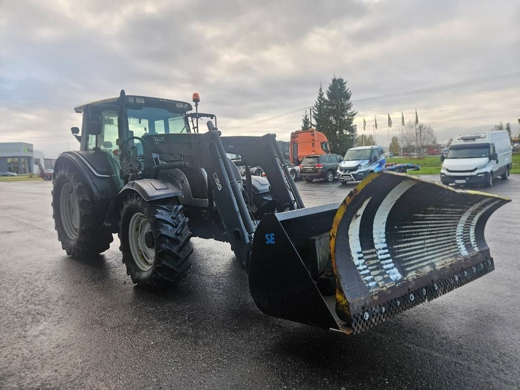 Valtra N121 HT ,53kmh, trukkipiikit, kauha, aura - Traktor: bilde 3 Valtra N121 HT ,53kmh, trukkipiikit, kauha, aura - Traktor: bilde 3