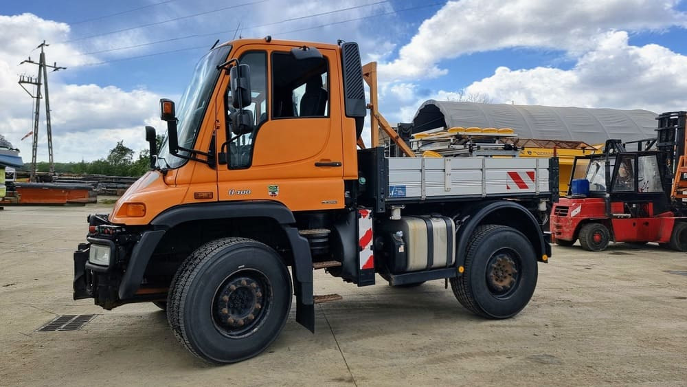 MERCEDES-BENZ Unimog U400 - Kommunale traktor: bilde 4 MERCEDES-BENZ Unimog U400 - Kommunale traktor: bilde 4