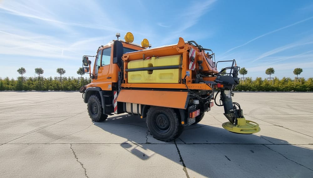 MERCEDES-BENZ Unimog U300 - Utility-/ Spesiell maskin: bilde 2 MERCEDES-BENZ Unimog U300 - Utility-/ Spesiell maskin: bilde 2
