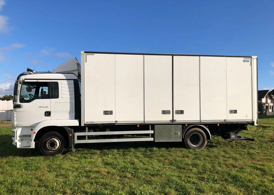 MAN 15.290 Winda Bok otwierany 18 Palet - Isotermisk lastebil: bilde 2 MAN 15.290 Winda Bok otwierany 18 Palet - Isotermisk lastebil: bilde 2