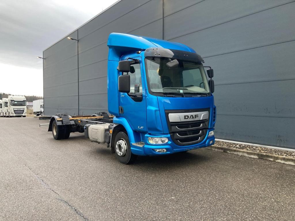 DAF LF 210 FA Standheizung / 5.00m Rd / 7.490kg DAF LF 210 FA Standheizung / 5.00m Rd / 7.490kg - Chassis lastebil: bilde 3 DAF LF 210 FA Standheizung / 5.00m Rd / 7.490kg DAF LF 210 FA Standheizung / 5.00m Rd / 7.490kg - Chassis lastebil: bilde 3