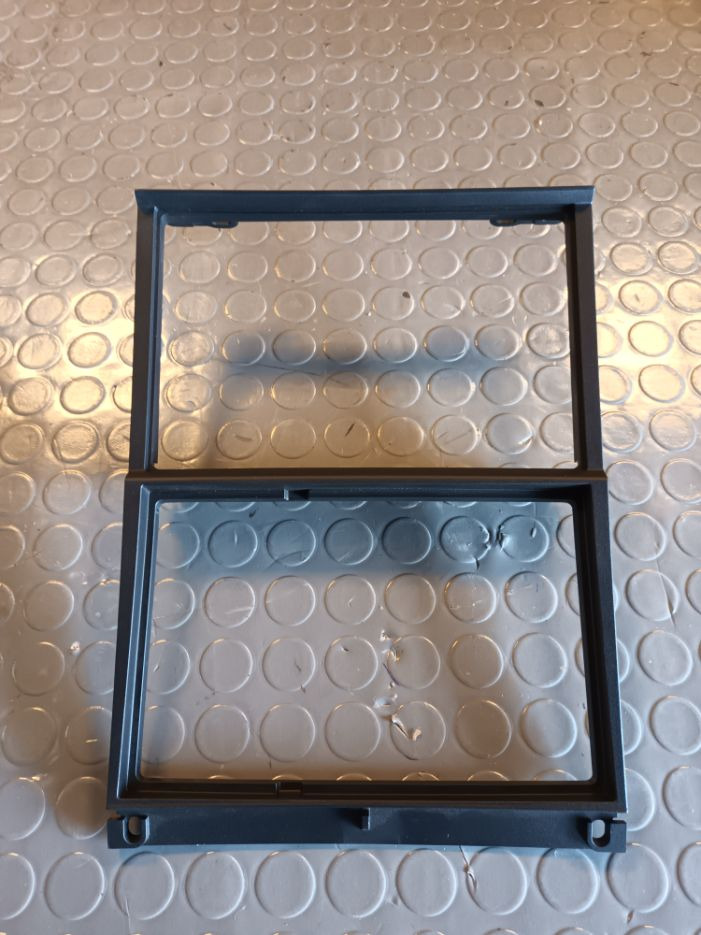 SCANIA 2DIN MOUNTING PANEL 1859937 - Førerhus og interiør for Lastebil: bilde 1 SCANIA 2DIN MOUNTING PANEL 1859937 - Førerhus og interiør for Lastebil: bilde 1