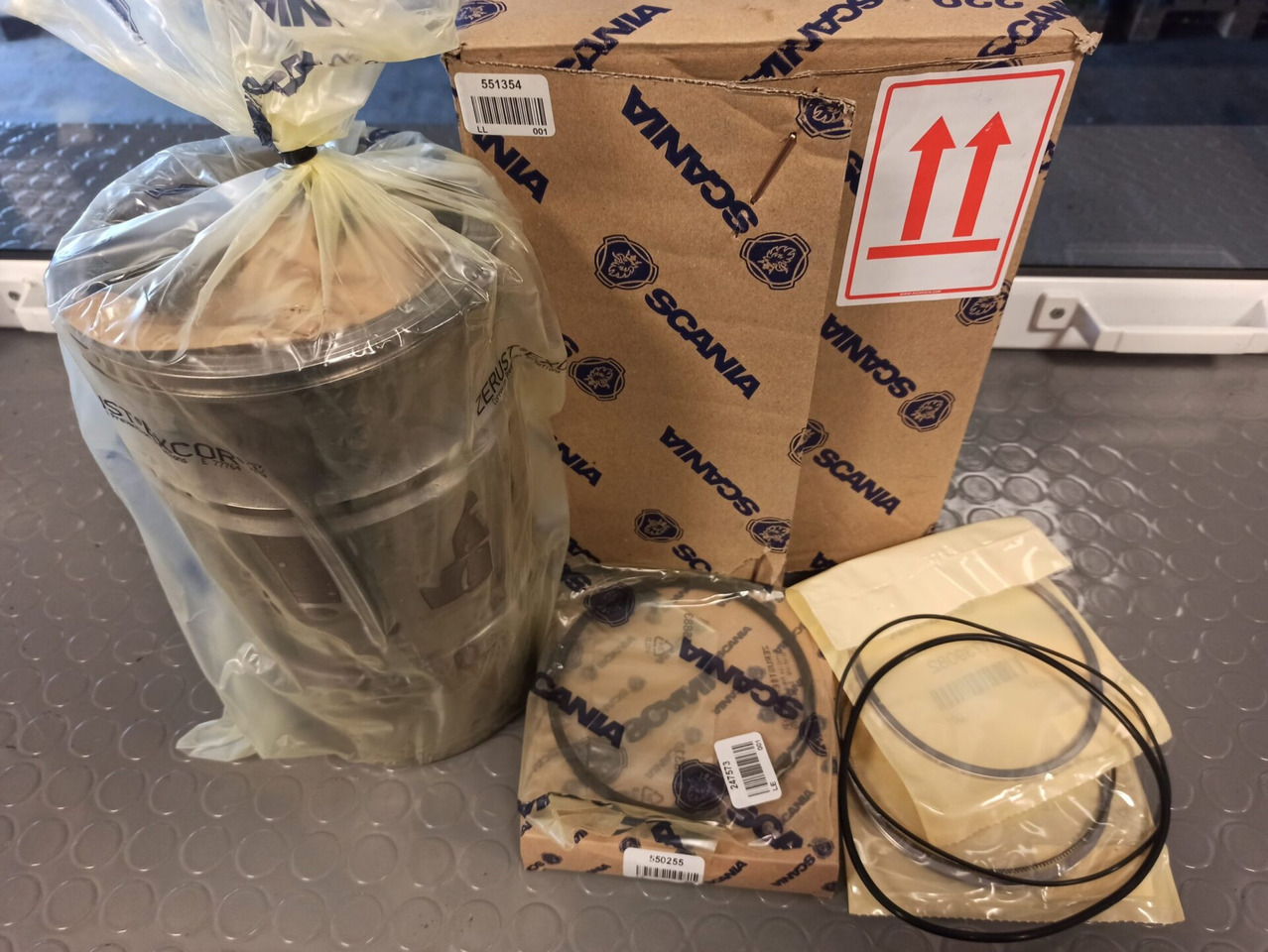 SCANIA REPAIR KIT 551354 - Motoroverhalingssett for Lastebil: bilde 1 SCANIA REPAIR KIT 551354 - Motoroverhalingssett for Lastebil: bilde 1