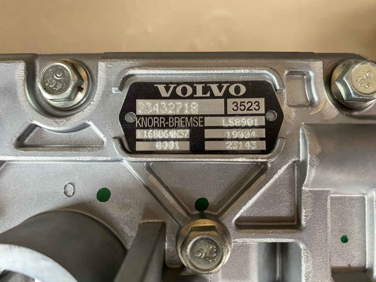 VOLVO AIR COMPRESSOR 23432718 - Kompressor, trykkluftanlegg for Lastebil: bilde 2 VOLVO AIR COMPRESSOR 23432718 - Kompressor, trykkluftanlegg for Lastebil: bilde 2