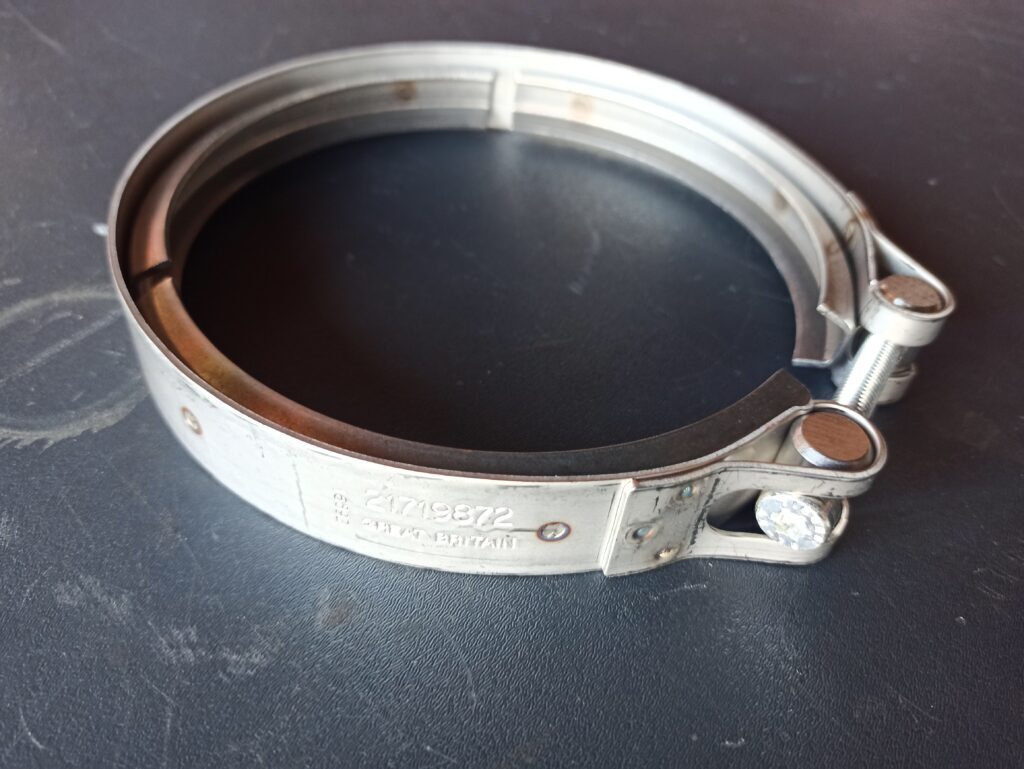 VOLVO V-BAND CLAMP 21719872 - Motor og deler for Lastebil: bilde 1 VOLVO V-BAND CLAMP 21719872 - Motor og deler for Lastebil: bilde 1