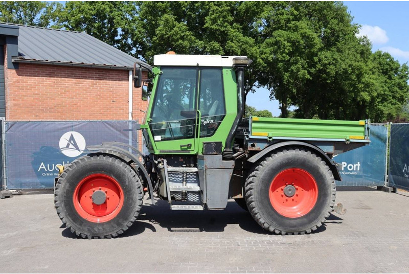 Fendt 520 - Traktor: bilde 2 Fendt 520 - Traktor: bilde 2