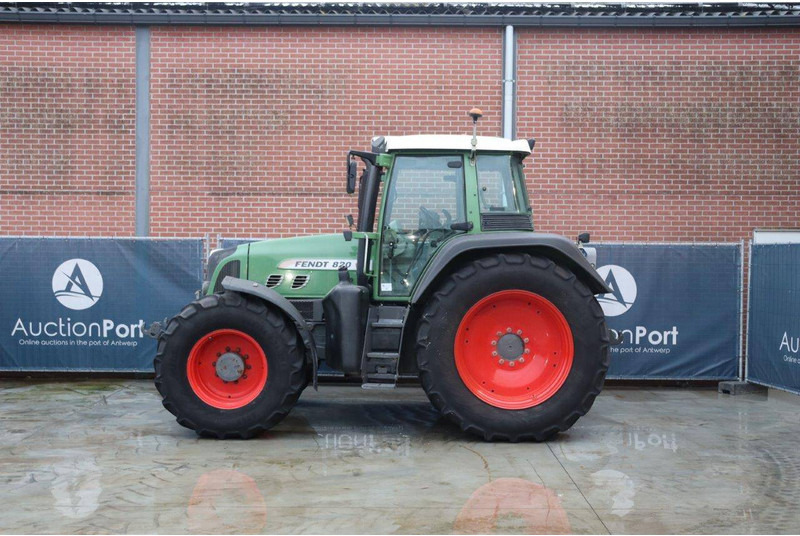 Fendt 820 Vario TMS - Traktor: bilde 2 Fendt 820 Vario TMS - Traktor: bilde 2