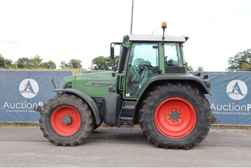 Fendt Vario Favorit 716 - Traktor: bilde 2 Fendt Vario Favorit 716 - Traktor: bilde 2