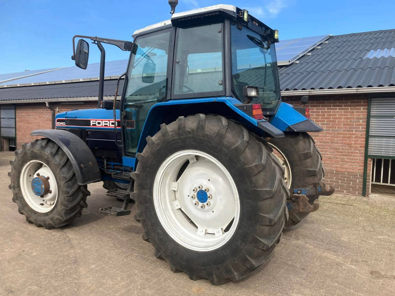 Ford 8340 - Traktor: bilde 4 Ford 8340 - Traktor: bilde 4
