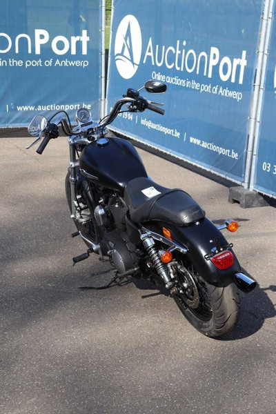 Harley-Davidson SPORTSTER XL1200 CUSTOM - Motorsykkel: bilde 4 Harley-Davidson SPORTSTER XL1200 CUSTOM - Motorsykkel: bilde 4