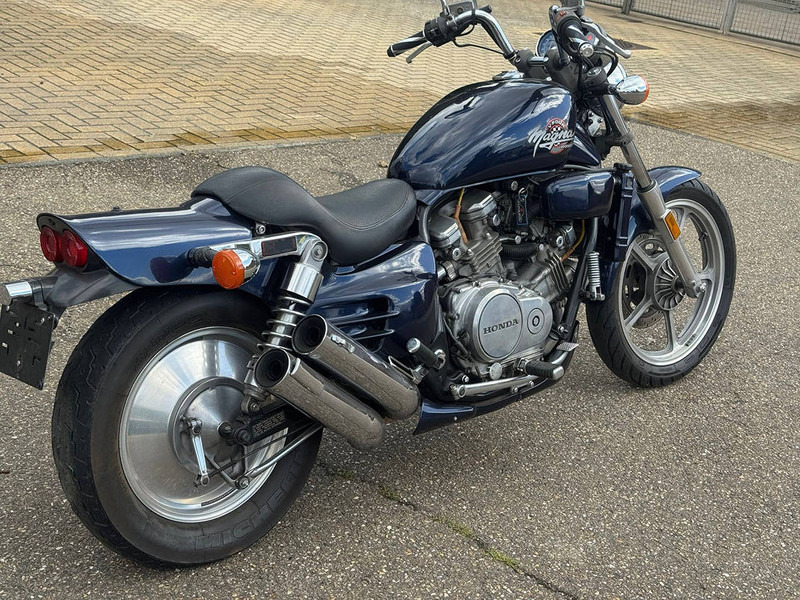 Honda Magna VF750C - Motorsykkel: bilde 2 Honda Magna VF750C - Motorsykkel: bilde 2