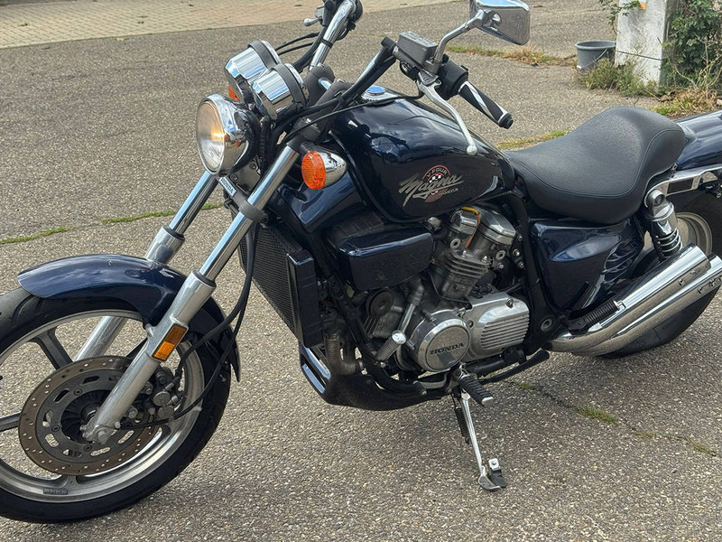 Honda Magna VF750C - Motorsykkel: bilde 1 Honda Magna VF750C - Motorsykkel: bilde 1