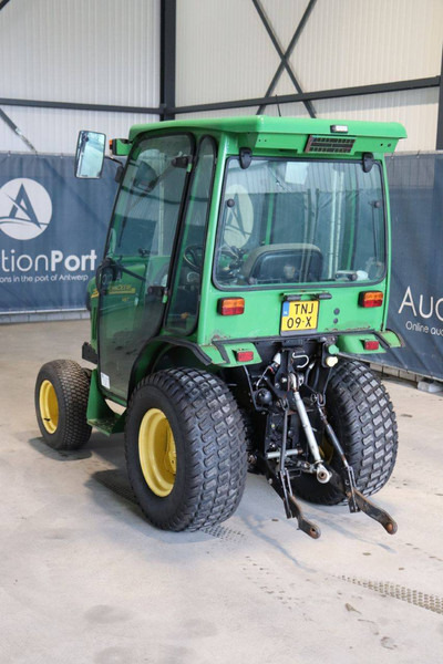 John Deere 2320 - Traktor: bilde 4 John Deere 2320 - Traktor: bilde 4