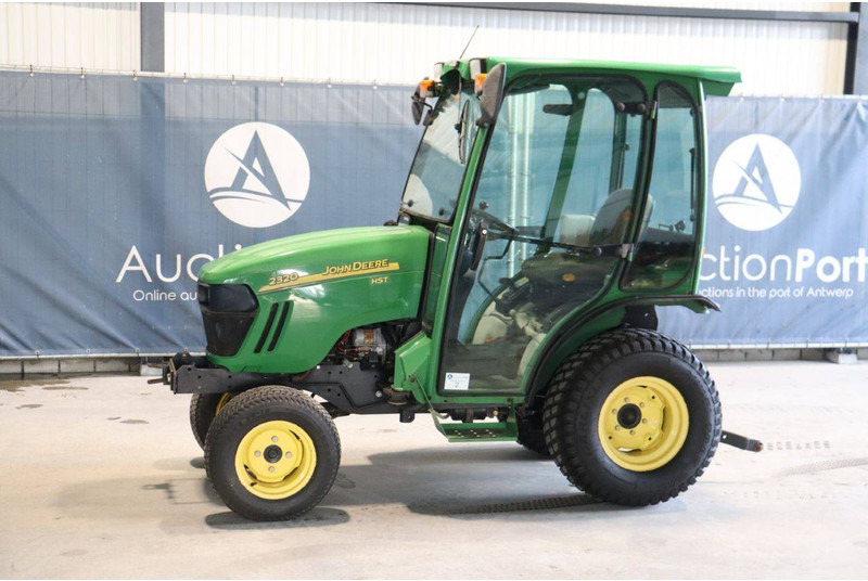 John Deere 2320 - Traktor: bilde 1 John Deere 2320 - Traktor: bilde 1