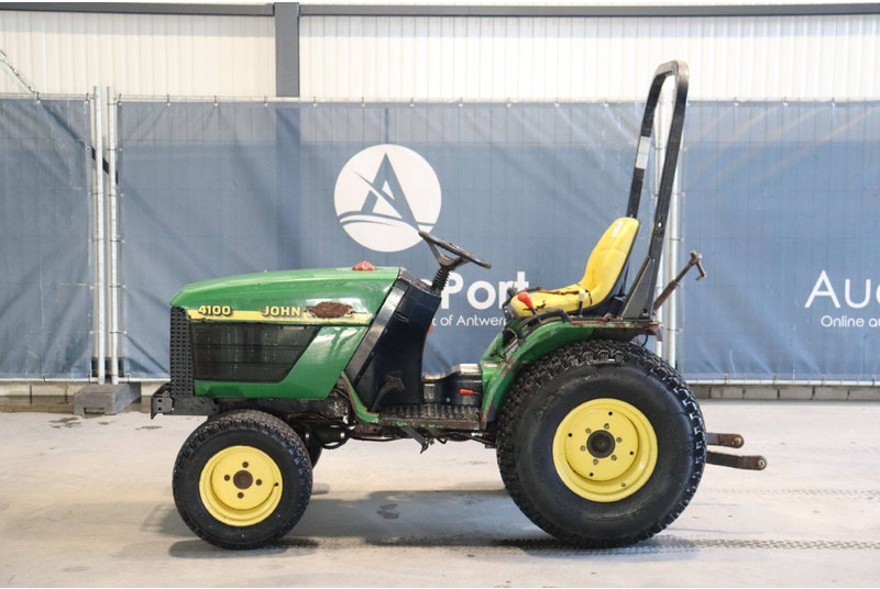 John Deere 4100 - Traktor: bilde 2 John Deere 4100 - Traktor: bilde 2