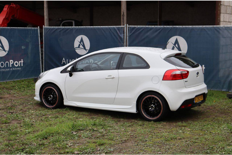 Kia Rio - Sedan: bilde 3 Kia Rio - Sedan: bilde 3