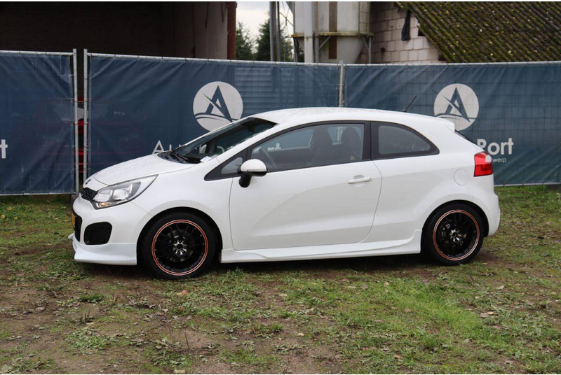 Kia Rio - Sedan: bilde 1 Kia Rio - Sedan: bilde 1