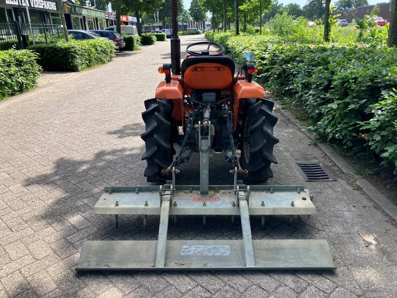 Kubota B1400 - Traktor: bilde 4 Kubota B1400 - Traktor: bilde 4