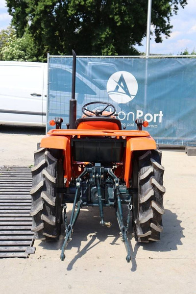 Kubota B1702DT - Traktor: bilde 4 Kubota B1702DT - Traktor: bilde 4