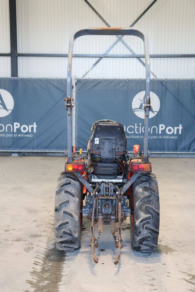 Kubota B2420 - Traktor: bilde 5 Kubota B2420 - Traktor: bilde 5