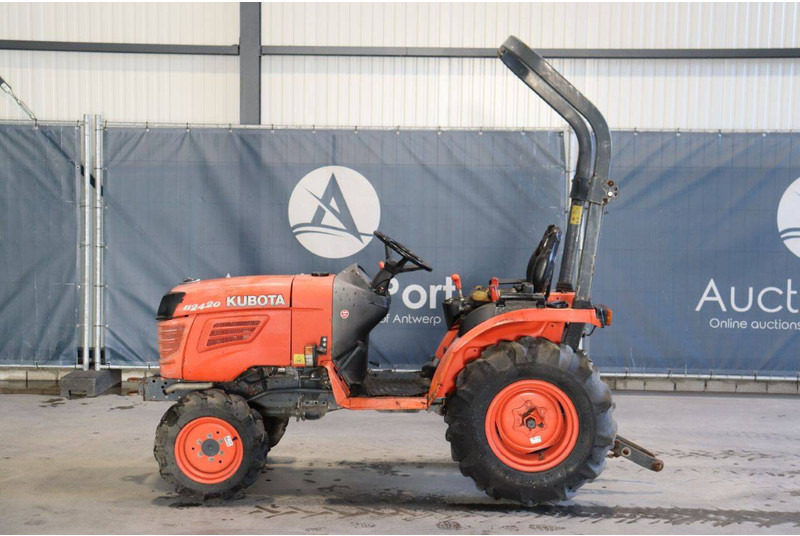 Kubota B2420 - Traktor: bilde 2 Kubota B2420 - Traktor: bilde 2