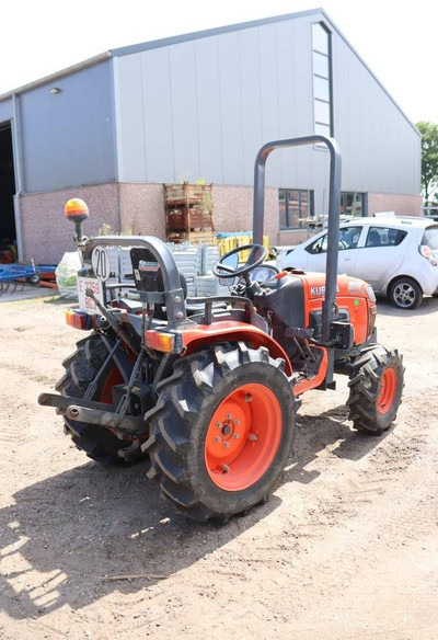 Kubota B2530 - Traktor: bilde 5 Kubota B2530 - Traktor: bilde 5