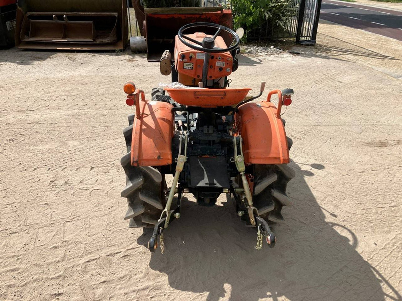 Kubota B5000 - Traktor: bilde 4 Kubota B5000 - Traktor: bilde 4