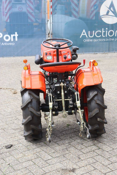 Kubota B7000 - Traktor: bilde 5 Kubota B7000 - Traktor: bilde 5