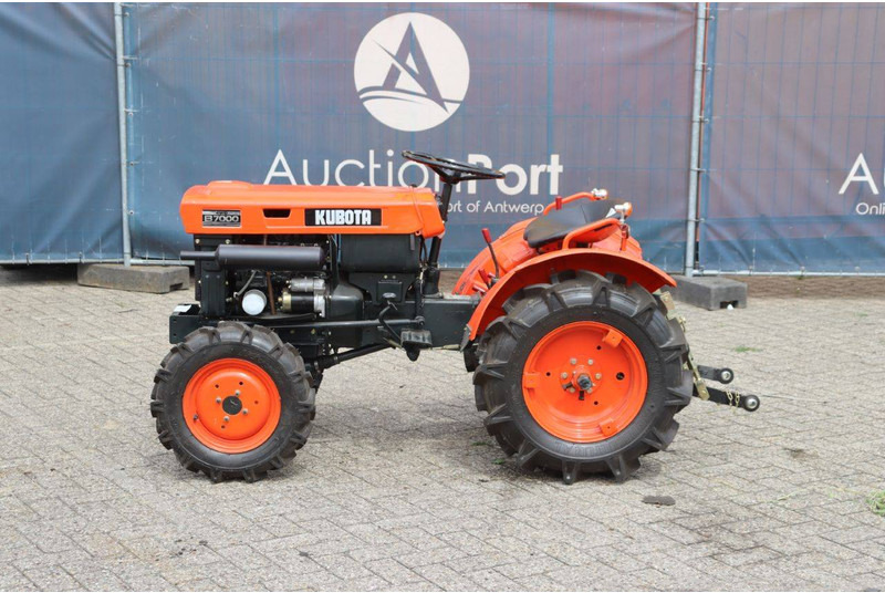 Kubota B7000 - Traktor: bilde 2 Kubota B7000 - Traktor: bilde 2