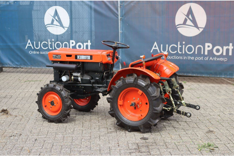Kubota B7000 - Traktor: bilde 3 Kubota B7000 - Traktor: bilde 3